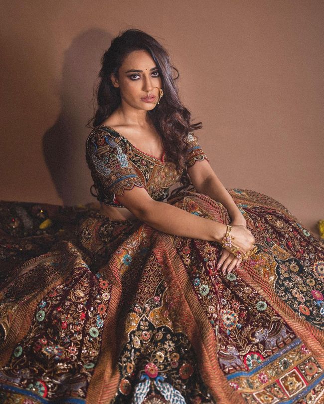 Surbhi Jyoti Lovely Vintage Looks In Black n White